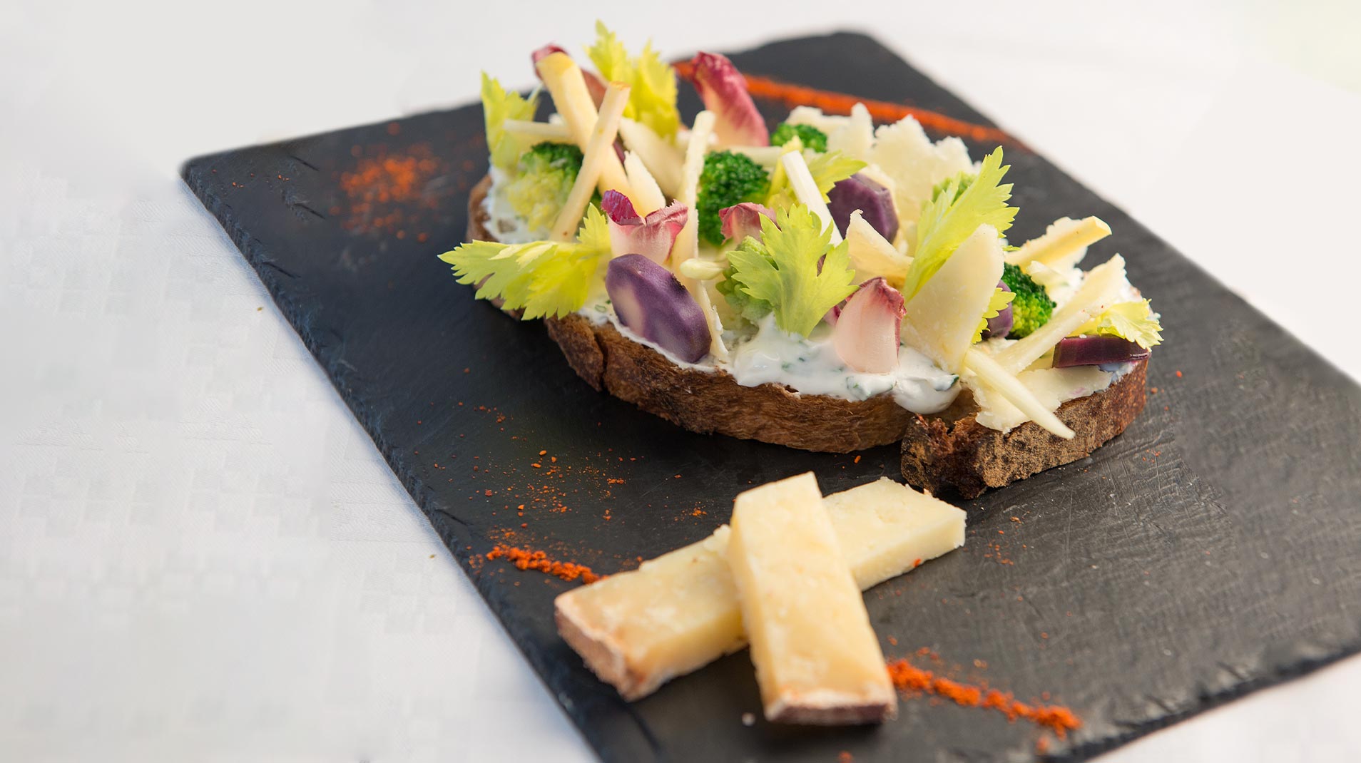 Tartine de légumes au Laguiole AOP