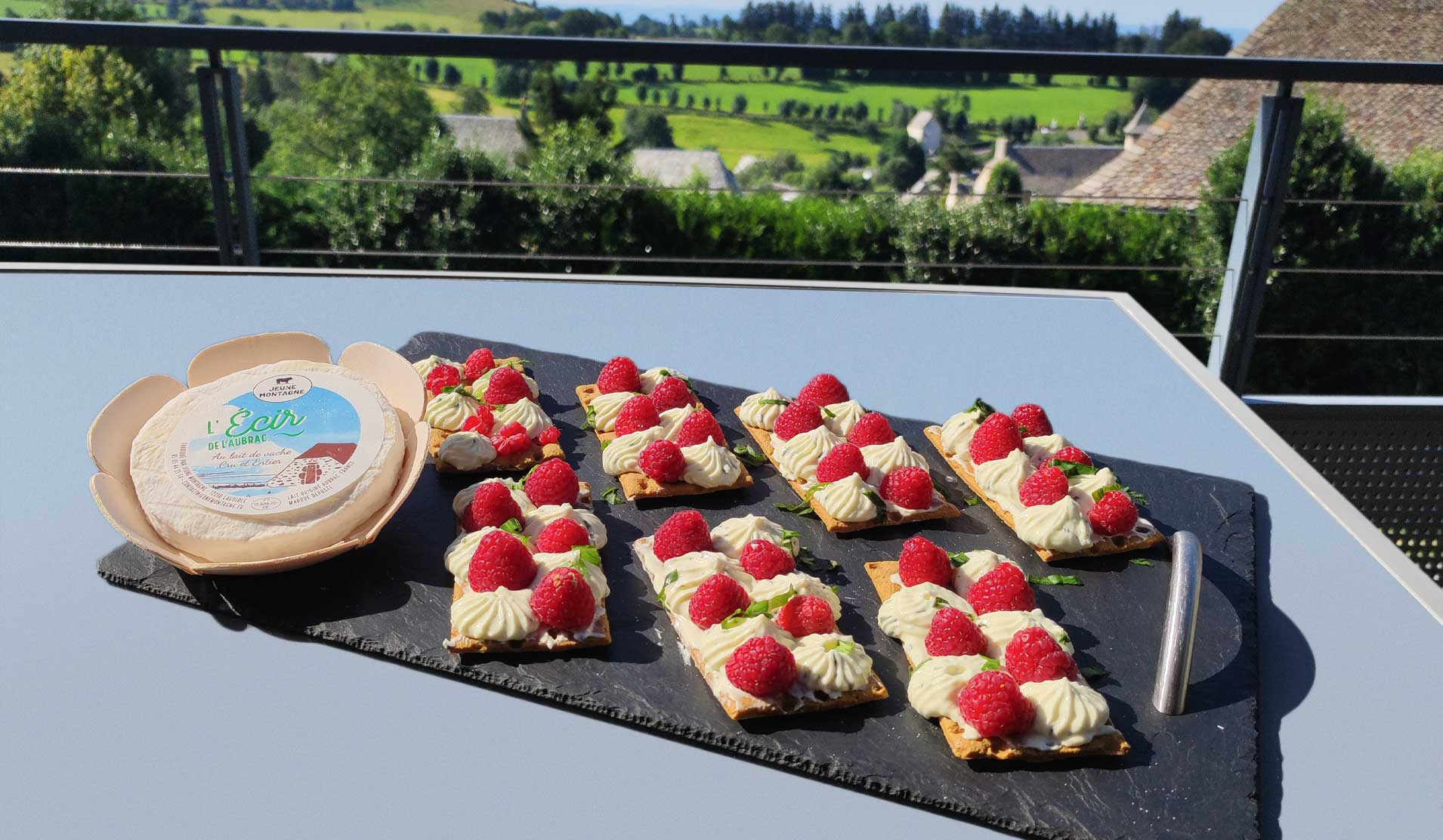 Recette Toasts aux framboises et à l'Écir de l'Aubrac
